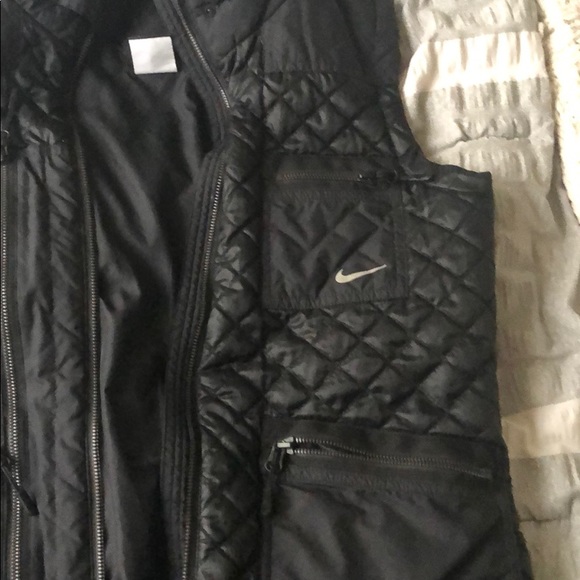 Black nike vest - Picture 2 of 3